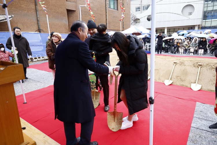 [크기변환]사본 -교육관착공예배-15_시삽시상식.jpg