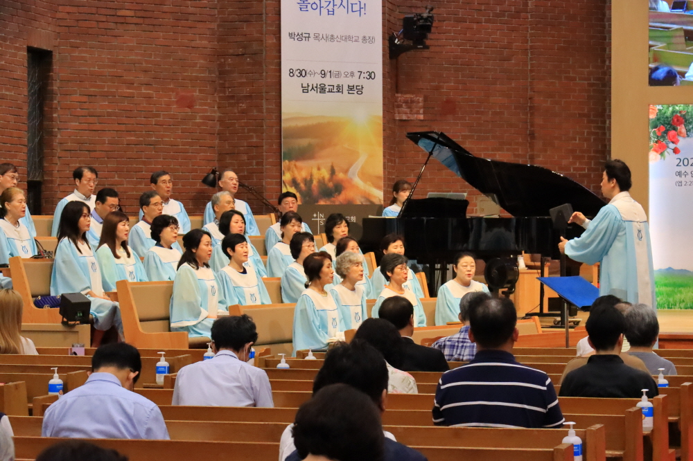 [크기변환]20230827(4)기초제자양육수료식.호산나찬양대.윤석호.JPG