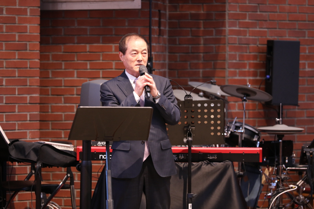 [크기변환]28. 제직회 안건보고 교육관건축보고 이진복장로.JPG