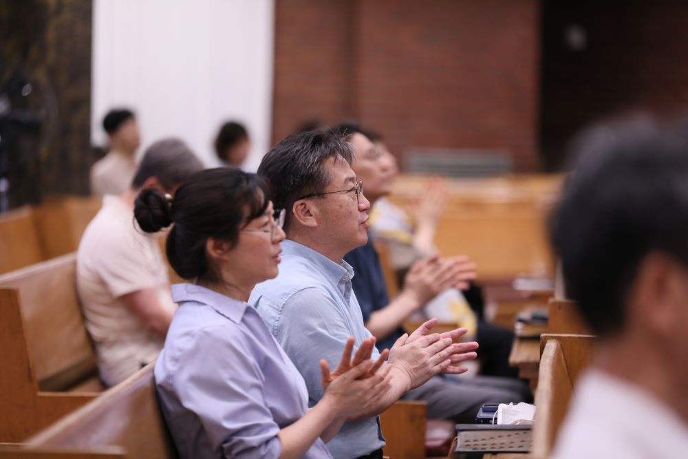 02. 찬양과경배 임정태전도사 05.JPG