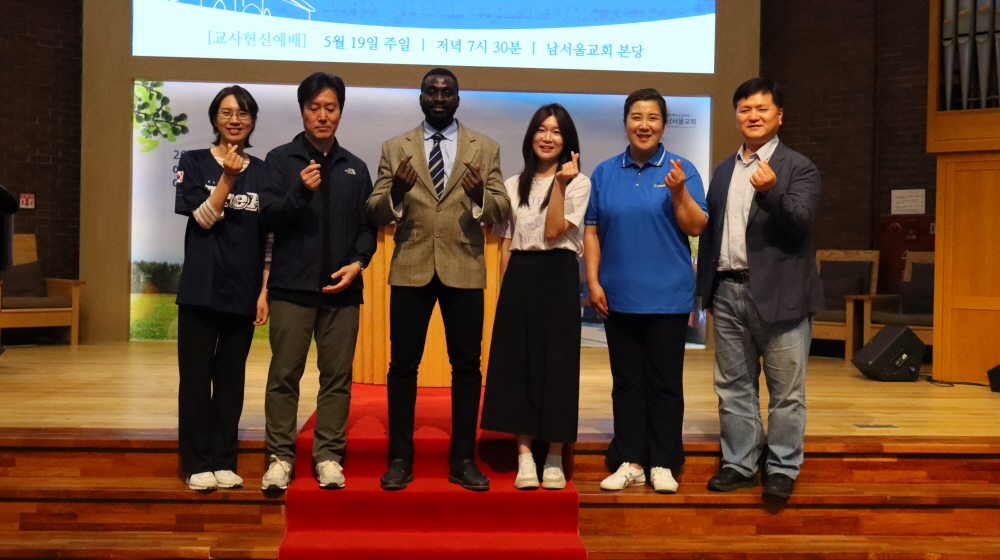 [크기변환]125. 영어 예배부 단체사진.JPG
