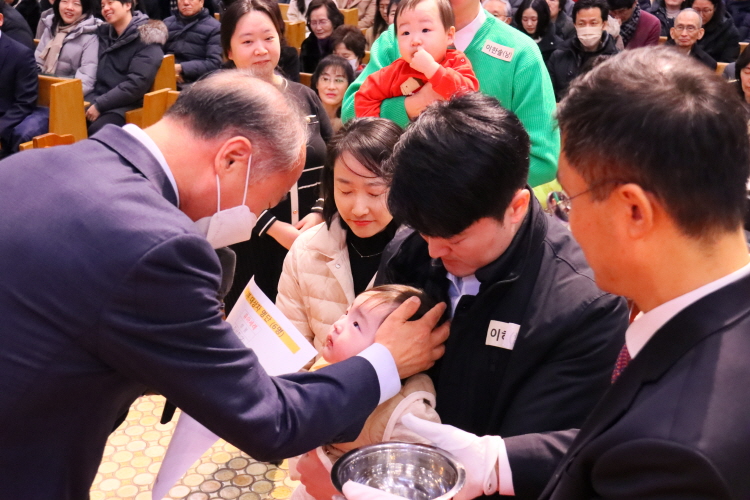 [크기변환]사본 -8-3 유아세례(이하준).jpg