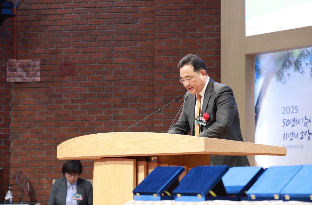 009 김기훈장로 기도.jpg