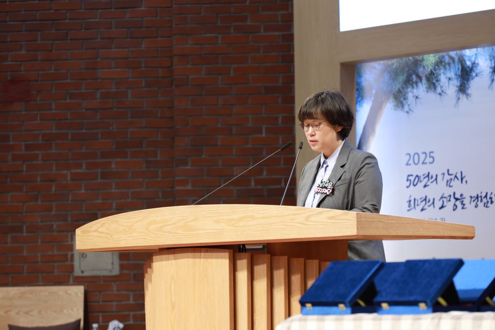 010 정미령권사 성경봉독.JPG